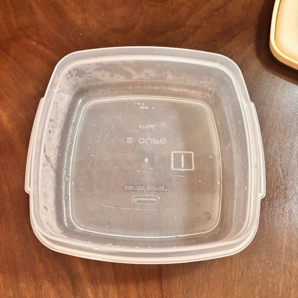 Vintage Rubbermaid Servin' Saver #1‎ Food Storage Container Almond Lid 2 Cups